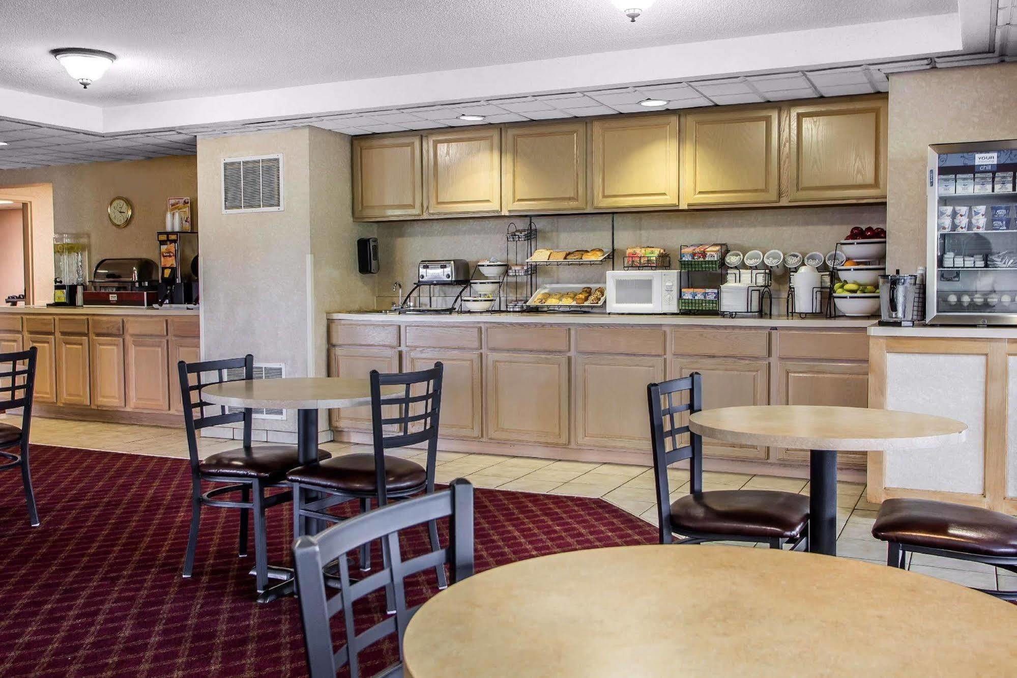 Super 8 By Wyndham Chambersburg I-81 Hotell Eksteriør bilde